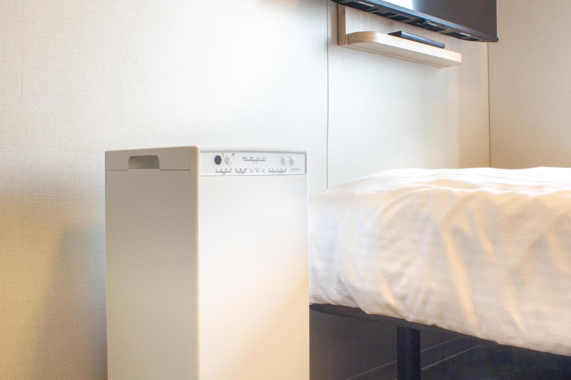 Standard Single Room Shower Non-Smoking